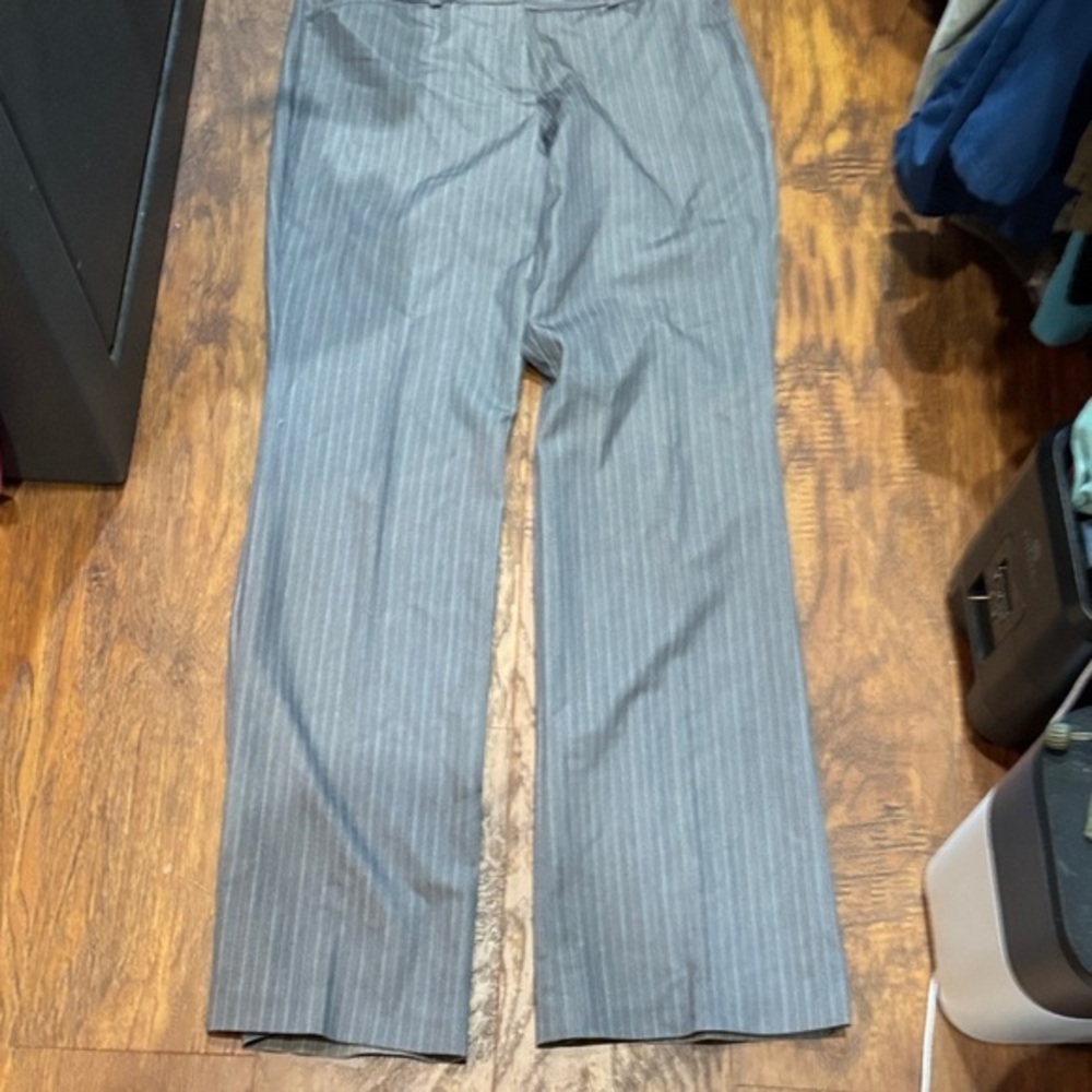 Elegant Women's Gray Pinstriped Striped Pants